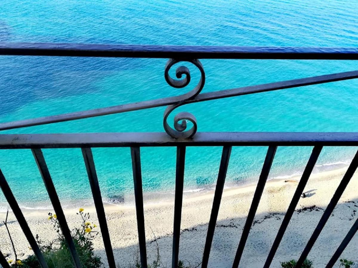 Ninfa Sul Mare Apartments 50 M E T R I Dal Mare Parcheggio Gratuito Custodito Capo Vaticano Exterior photo